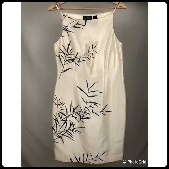 100% Silk cocktail dress. Barely worn. Petite size 4, white. - Picture 3 of 5